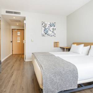 Habitación accesible Hotel ILUNION Valencia 4