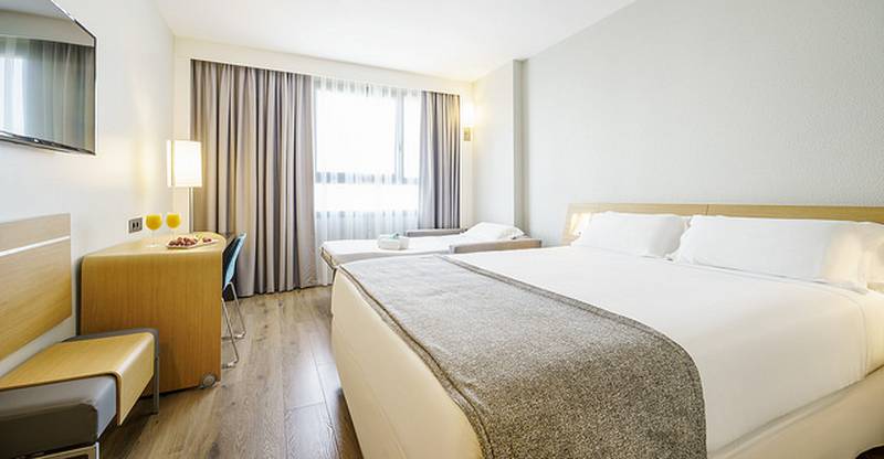 Habitación triple Hotel ILUNION Valencia 4