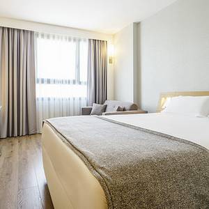 Habitacion individual corporate Hotel ILUNION Valencia 4