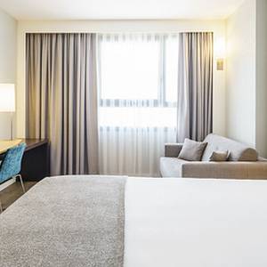 Habitación doble estándar Hotel ILUNION Valencia 4
